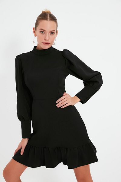 Trendyol Collection Schwarzes, gesmoktes, gewebtes Minikleid in A-Linie mit Stehkragenrock TWOAW21EL1816