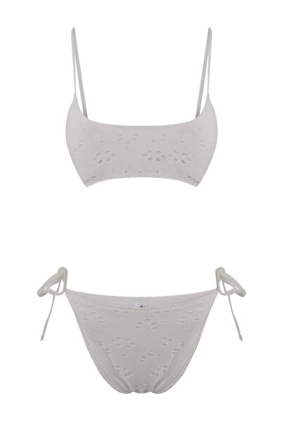 Trendyol Collection Weißes, strukturiertes Bralette-Bikini-Set mit brasiliani...