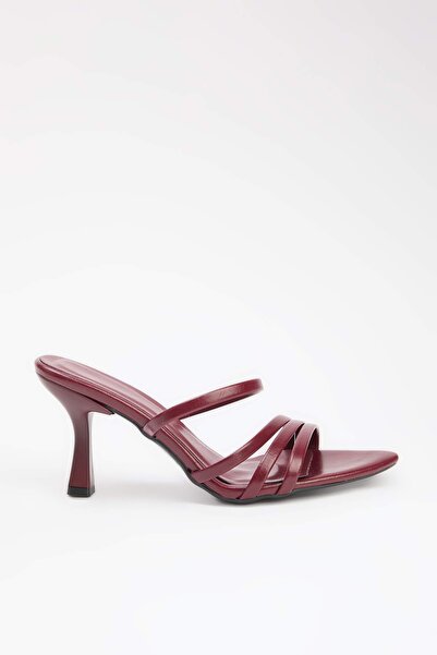 TRENDYOL SHOES Burgundsko-crvene ženske klasične cipele na petu TAKSS26TO00070