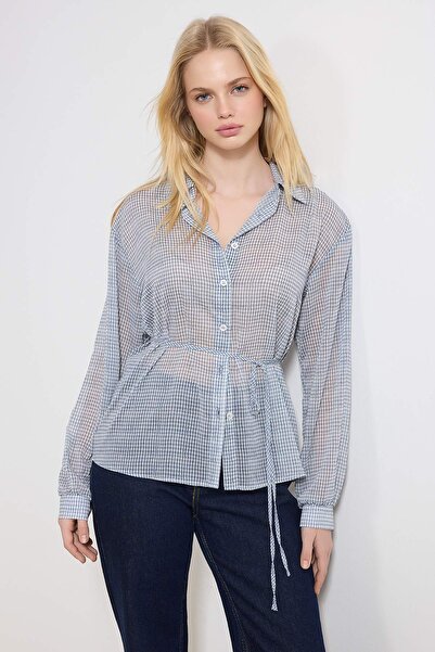 Trendyol Collection Blau kariertes transparentes Hemd mit Gürtel TWOSS26GO00066
