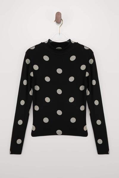 ترينديول كوليكشن مجموعة Nasiba Hafiz x Trendyol بلوزة محبوكة سوداء اللون بياق...