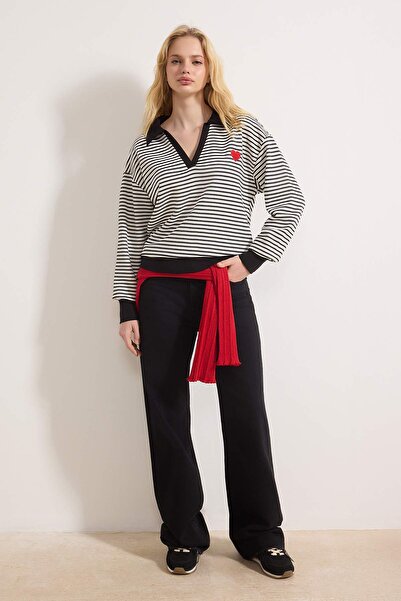 Trendyol Collection Schwarz gestrichenes Herz mit Stickerei Regular/Normal Sc...