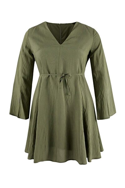 Trendyol Curve Μίνι υφαντό φόρεμα με χακί ριγέ κορδόνια με λαιμόκοψη σε σχήμα...