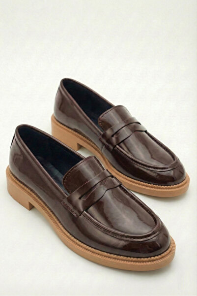 Shoesers Pantofi de damă din piele lacuită maro închis, cu design simplu și e...