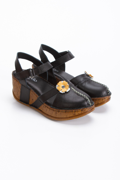 Ender صندل نسائي من الجلد الطبيعي من الداخل والخارج، بنعل مبطن ومغلق من الأمام