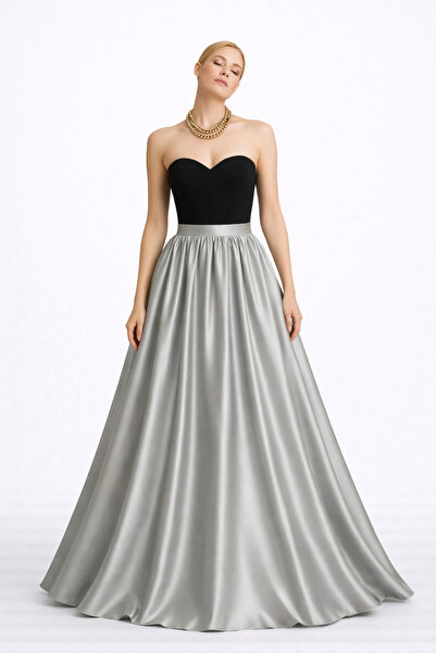 MERT ERKAN تنورة طويلة من الساتان باللون الرمادي الفاتح بدائرة كاملة