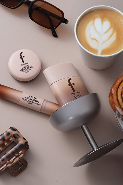 Flormar Latte Nemlendirici Etkili Sıcak Bronz Işıltılı Yüz ve Vücut Bronzer'ı - 002 Honey Frappe