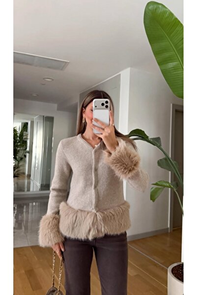 FEMMESTUDIO Women's Beige Cardigan with Fur Sleeves