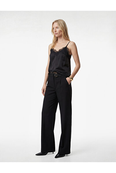 Koton Pantaloni cu buzunare și curea, croială confortabilă, cu picior larg