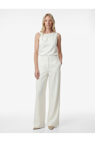 Koton Metal Aksesuarlı Bisiklet Yaka Kolsuz Bluz