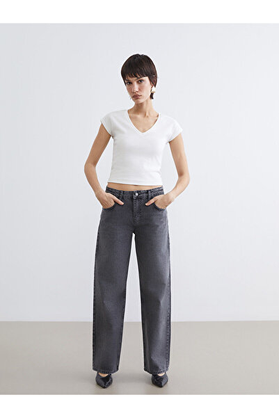 LC Waikiki artı-store Wideleg fit; εφαρμόζει στη μέση και στον γοφό, και στεν...