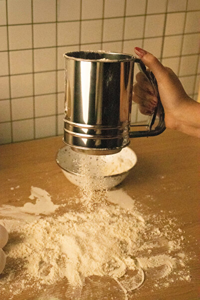 EMAYlab Metal Stainless Steel Flour Sifter, Practical Flour and Sugar Sifter