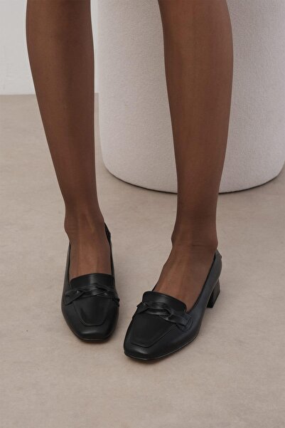 Mio Gusto Abriana Siyah Renk Küt Burunlu Örgü Bantlı Kadın Kısa Topuklu Ayakkabı