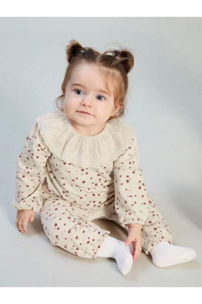 LC Waikiki Bej Bebe Yaka Çiçekli Kız Bebek Tulum