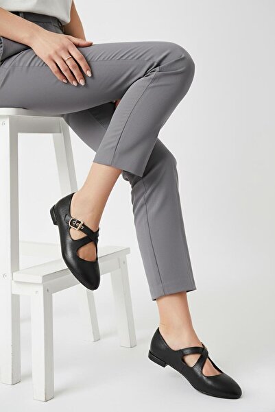 37Numara حذاء نسائي مسطح مقاس كبير بإبزيم متقاطع أسود 41-42-43-44