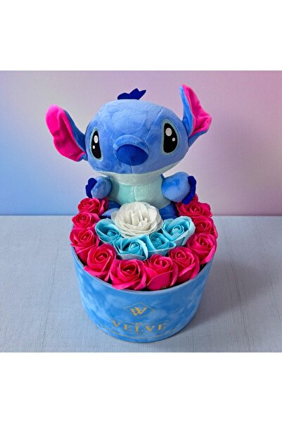 velve Aranjament cu flori de sapun si jucarie de plus Stitch albastru, in cut...