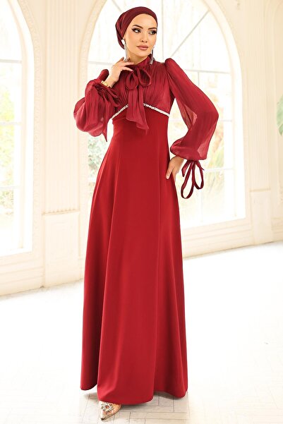 Olcay Yoryo-Kombination aus Seidenkrepp und Hijab-Kleid mit Spitzen- und Perl...