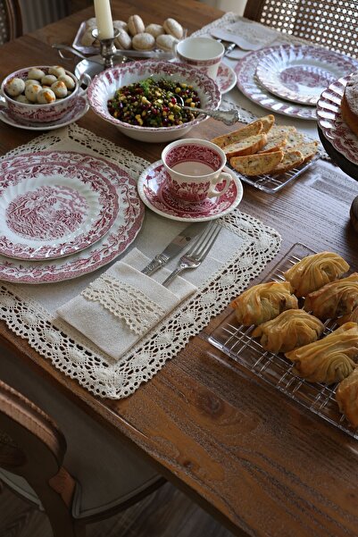 NEEDLE مناديل خدمة مزينة بالدانتيل من وِشِل، مناديل جيب سي كي بي