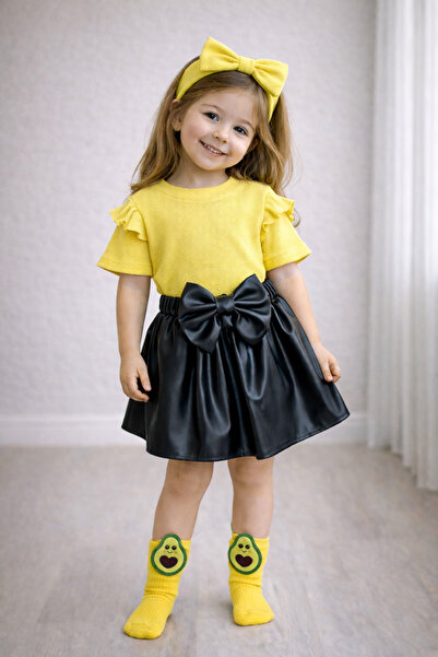 özge başaran Δερμάτινη φούστα, Badi Bandana και Σετ κάλτσες μέχρι το γόνατο