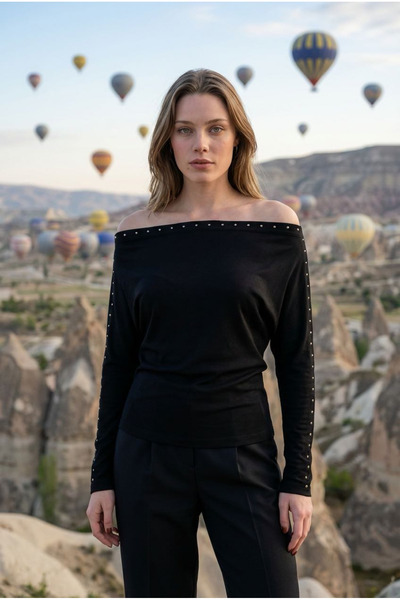 Seeh Bluză neagră cu mâneci lungi și detalii din piatră SH359