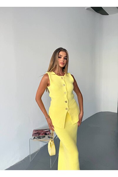 KECHİ WOMAN طقم تريكو أصفر مع سترة وتنورة مع إكسسوارات ذهبية