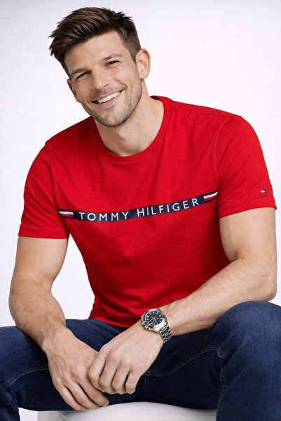 Tommy Hilfiger تي شيرت بشعار من القطن العضوي بقصة ضيقة