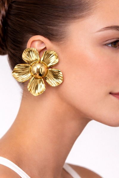 Jack Ferrero أقراط ذهبية على شكل زهرة مكونة من 5 بتلات