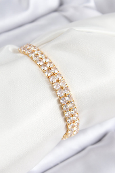 Skygo سوار نسائي من حجر الزركون والنحاس موديل مربع مزدوج الصفوف لون ذهبي مع م...