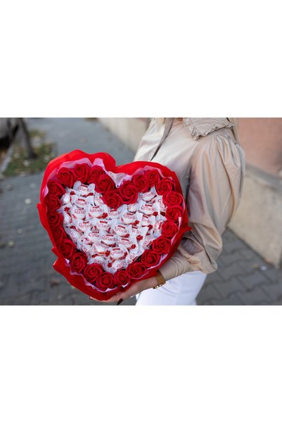 Buchetezie Buchet Cadou Femei Buchet Rose Heart Red cu Trandafiri de Săpun
