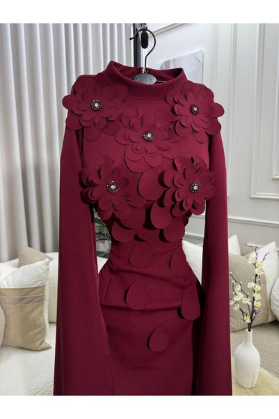 Dubai A burgundy dress with an elegant design that combines luxury and softness.