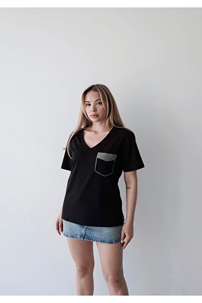 Vinales Μπλουζάκι με λεπτομέρεια από 100% βαμβάκι και σχισμή σε σχήμα V - Μαύρο