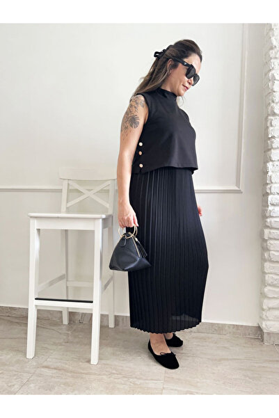 Burcu Özpıranga Piliseli Metal Düğmeli Midi Boy Elbise