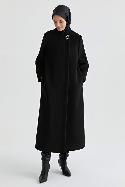 Tuğba Gizli Patlı Broş Detaylı Kaban - Siyah