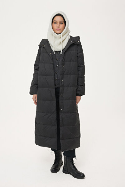 Tuğba Gizli Kapama Detaylı Kaz Tüyü Manto - Siyah