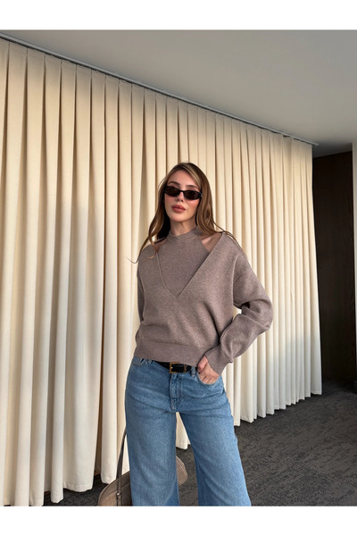 Laluvia Beige Double V-Neck Sweater - 251206