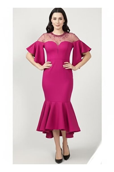 FULLJOY An elegant dress with a sophisticated and attractive design, featurin...