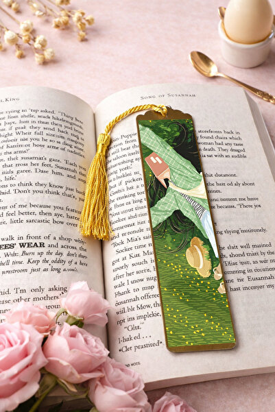 RenkliİzlerAtölyesi فاصل كتب معدني بتصميم لوحة فنية (قصص هادئة)