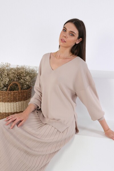 Ferraro Beige V-Neck Slit Viscose Women's Knitwear Sweater