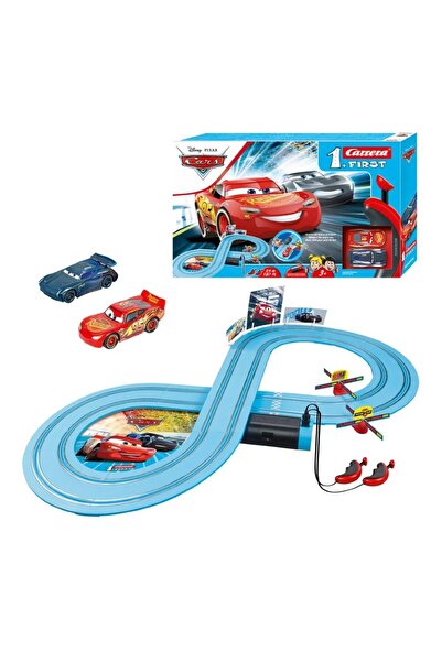 Carrera 1.First Disney McQueen veJackson Storm Yarış Pisti