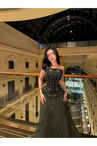 Genenic An olive-green dress that combines luxury and sophistication