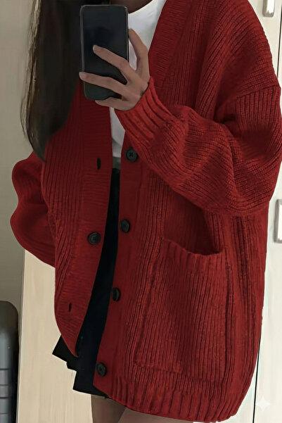 Tarz Cool Women's Red Oversize Pocketed Buttoned V-Neck Knitwear Cardigan