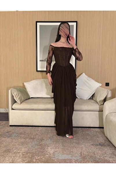 Genenic Elegant dress with lace sleeves