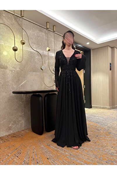 Genenic Elegant and sophisticated evening dress