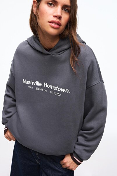 Bershka Baskılı kapüşonlu sweatshirt