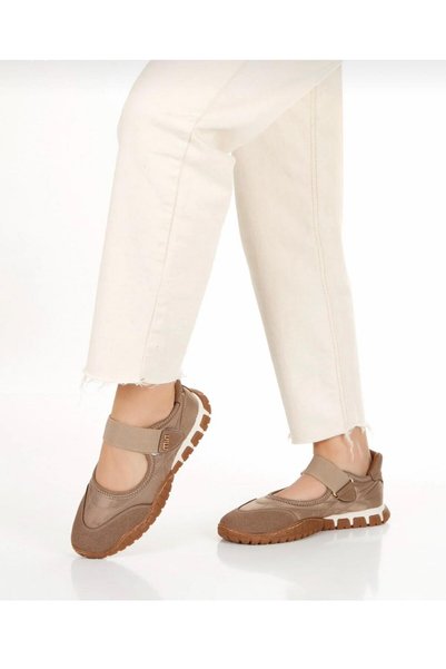AZR Sports Shoes Are Comfortable and Suitable for Medium Activities, A-Grade Quality.