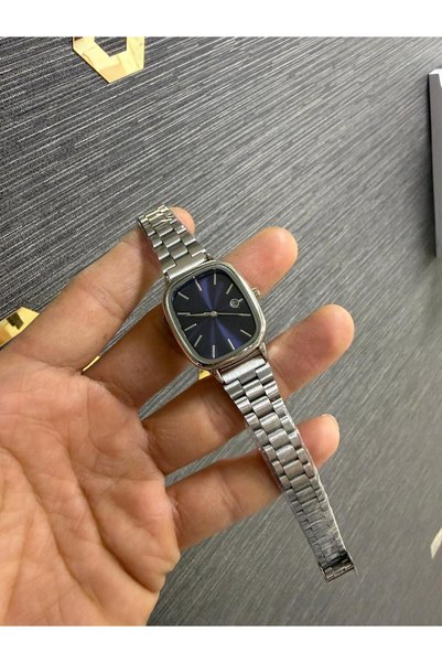 LOOQ Women's Steel Strap Calendar Wristwatch