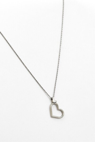 Lacoste قلادة أنيقة على شكل قلب للنساء، فضية اللون