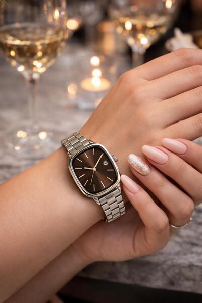 LOOQ Steel Strap Calendar Women's Wristwatch