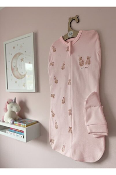 İloya Naturel Fiyonklu Ayıcık Desenli %100 Pamuk Yenidoğan Kundak Seti (0–3 Ay)