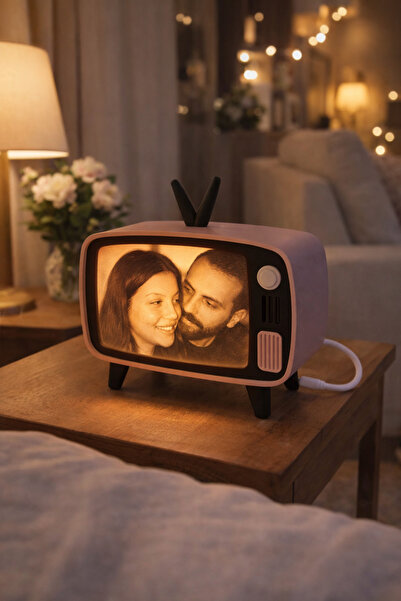 Dekor atolyem Kişiye Özel Retro TV Tasarımlı Fotoğraf Lambası – Anılarını Işı...